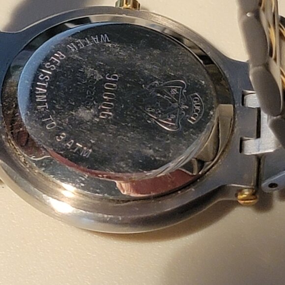Gucci 9000G,Authentic Swiss Made,Scratch Free Crystal,34MM Case, New Battery - Picture 5 of 6